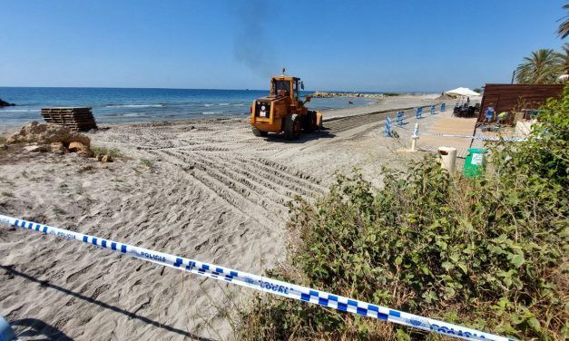 El Ayuntamiento trabaja con urgencia para restaurar la normalidad en una cala de Santa Pola del Este